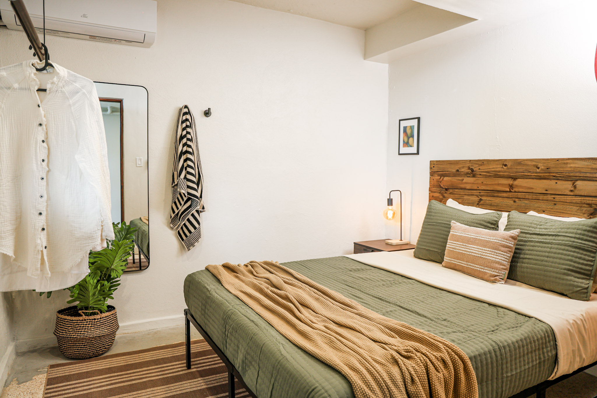 Short-term rental — green bedroom